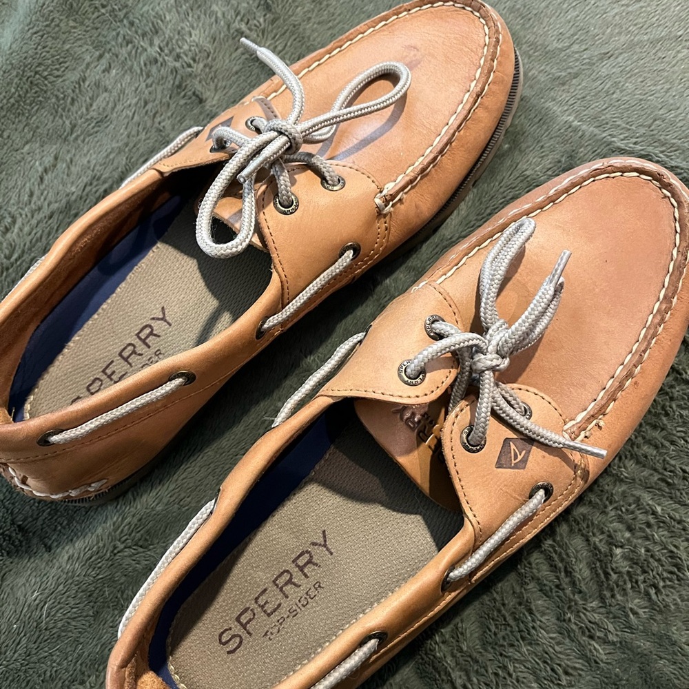 Sperry Men's Light Tan Leather Boat Shoes with Contrast Laces